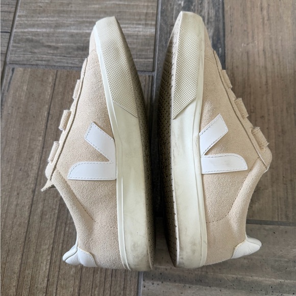 Veja Recife Suede Almond White sneakers - Picture 8 of 10